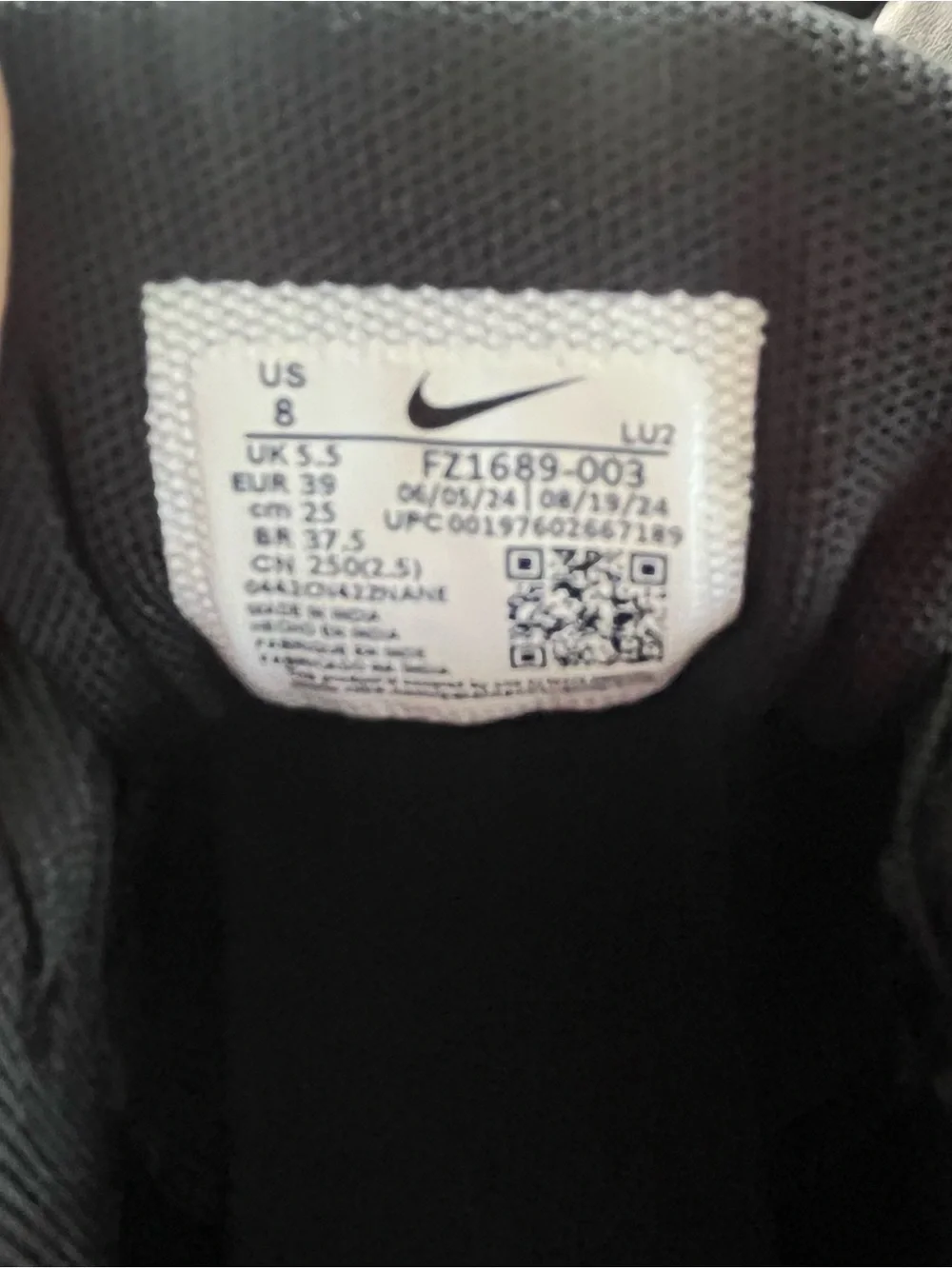 Nike Size 8 Black & White Bella 7 Sneakers